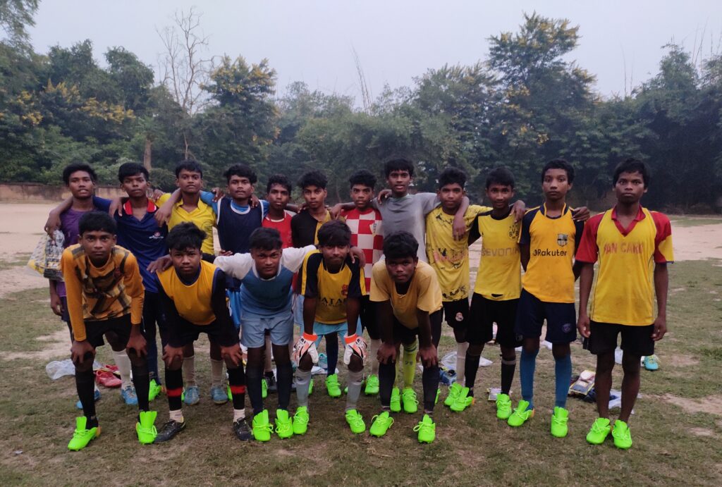 Kits ditribution amoung Juniors-1
